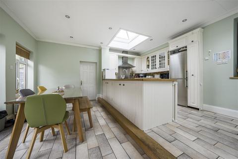 24 Brantwood Avenue, Isleworth, TW7 7EX