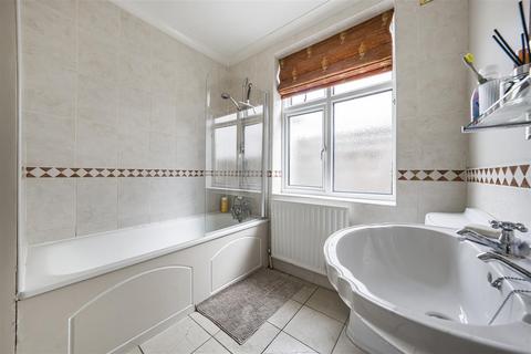 24 Brantwood Avenue, Isleworth, TW7 7EX
