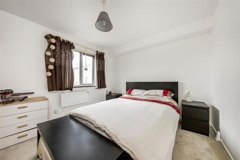 44 Stags Way, Isleworth, TW7 5PG