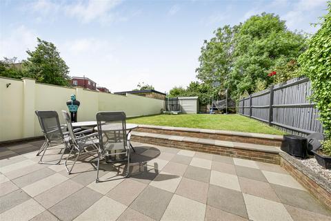 90 Whitton Dene, Hounslow, TW3 2JU