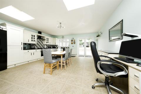 90 Whitton Dene, Hounslow, TW3 2JU