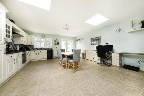 90 Whitton Dene, Hounslow, TW3 2JU
