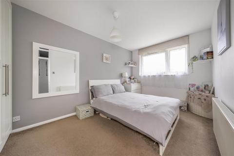 21 Aplin Way, Isleworth, TW7 4RJ