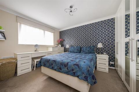 21 Aplin Way, Isleworth, TW7 4RJ