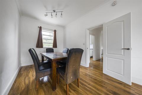 3 bedroom apartment for sale, London Road, Isleworth