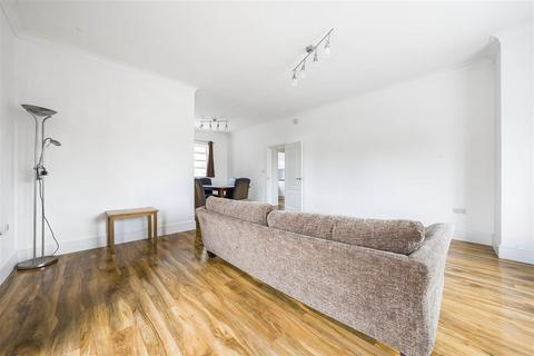 3 bedroom apartment for sale, London Road, Isleworth