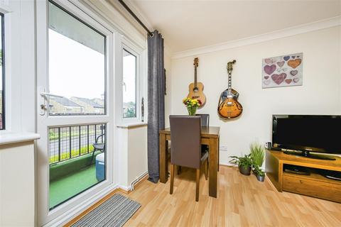 4 Percy Gardens, Isleworth, TW7 6BX