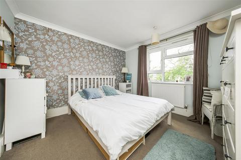 4 Percy Gardens, Isleworth, TW7 6BX
