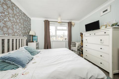 4 Percy Gardens, Isleworth, TW7 6BX
