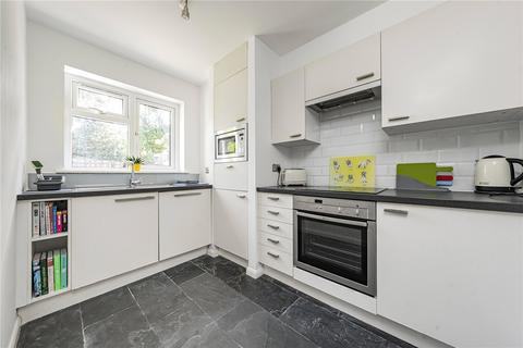 2 bedroom maisonette for sale, Fairways, Isleworth
