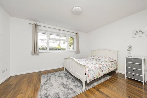 2 bedroom maisonette for sale, Fairways, Isleworth