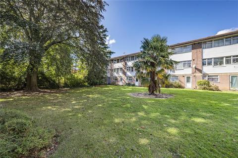 2 bedroom maisonette for sale, Fairways, Isleworth