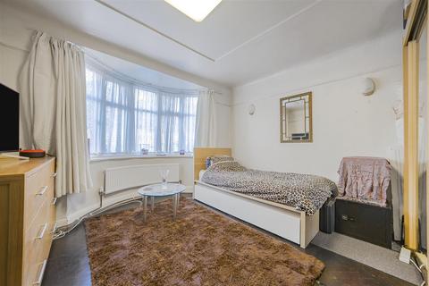 46 Winchester Avenue, Hounslow, TW5 0HA