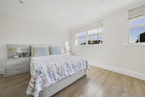5 Draper Close, Isleworth, TW7 4SX