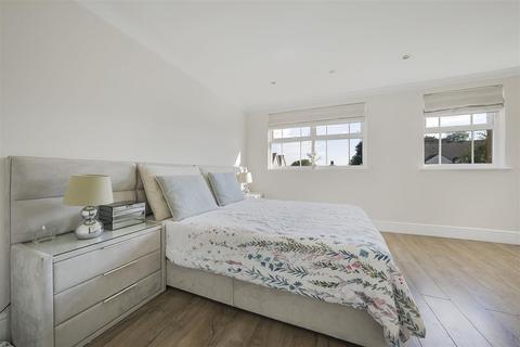 5 Draper Close, Isleworth, TW7 4SX