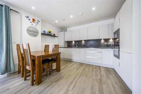 2 bedroom apartment for sale, Selbourne Avenue, Hounslow