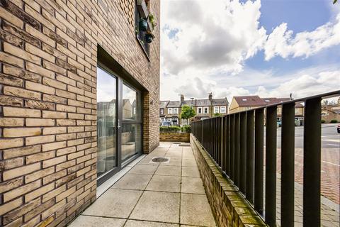 2 bedroom apartment for sale, Selbourne Avenue, Hounslow