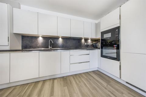 2 bedroom apartment for sale, Selbourne Avenue, Hounslow