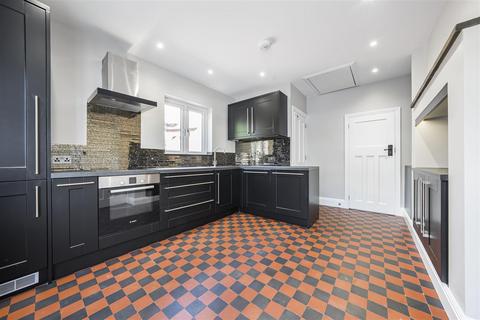 26 Stucley Road, Hounslow, TW5 0TN