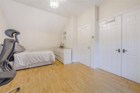 4, The Stables Bankside Close, Isleworth, TW7 7EW