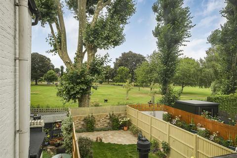 4 Kendall Road, Isleworth, TW7 6RA