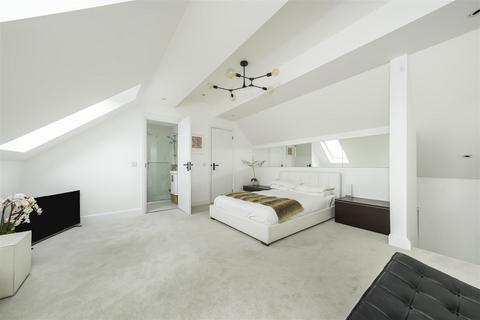 29 Manor House Way, Isleworth, TW7 6BJ
