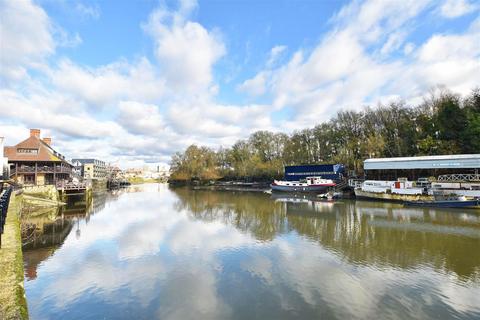 29 Manor House Way, Isleworth, TW7 6BJ