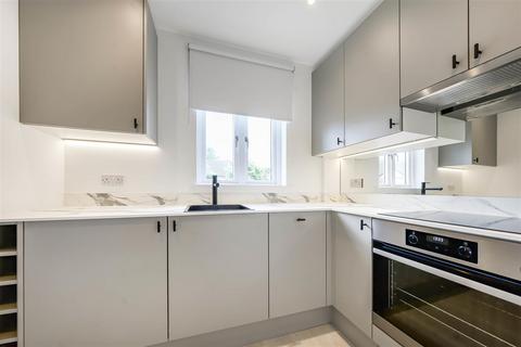 29 Manor House Way, Isleworth, TW7 6BJ