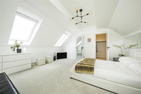 29 Manor House Way, Isleworth, TW7 6BJ