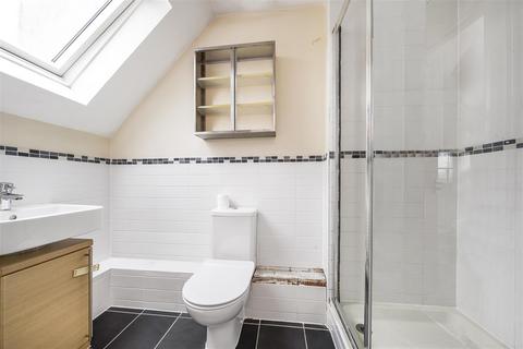 16 Meadowbank Close, Isleworth, TW7 4FB
