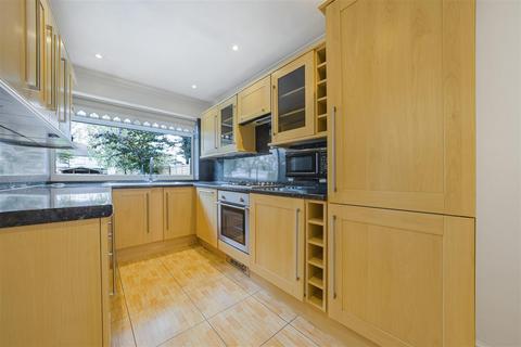 4 bedroom semi-detached house for sale, Chatsworth Crescent, Hounslow