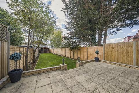 17 Chatsworth Crescent, Hounslow, TW3 2PE