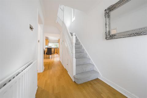 17 Chatsworth Crescent, Hounslow, TW3 2PE