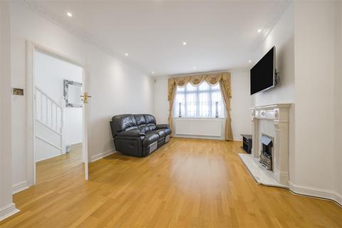 17 Chatsworth Crescent, Hounslow, TW3 2PE