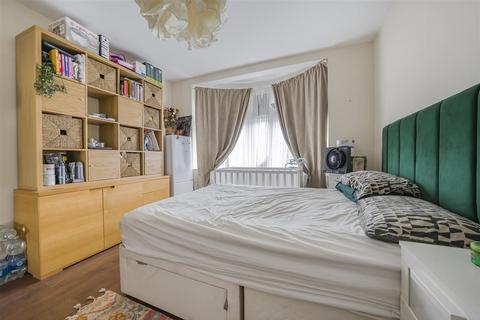 3 bedroom semi-detached house for sale, Rosebery Road, Hounslow