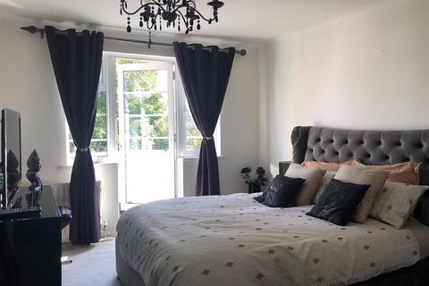 5 Queens Keep, Twickenham, TW1 2QA