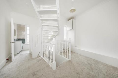21 Netherton Road, Twickenham, TW1 1LZ