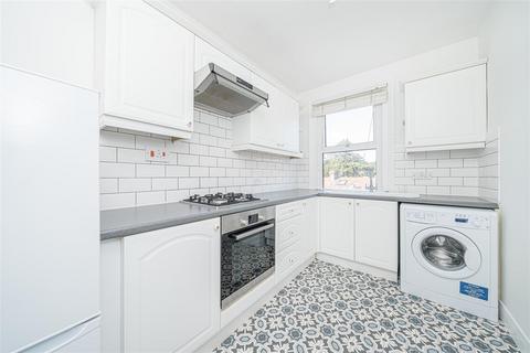 1 bedroom apartment for sale, St Margarets Road, St Margarets Village