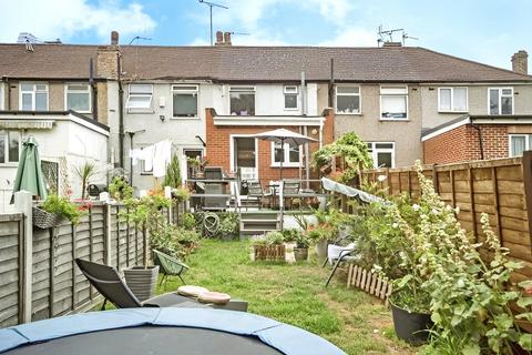 2 bedroom terraced house for sale, Parkside Avenue, Bexleyheath DA7