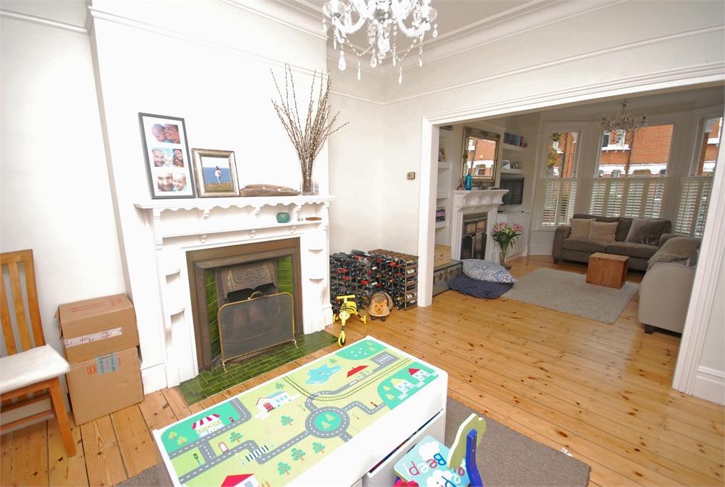 Grimwood Road, Twickenham 4 bed terraced house to rent £4,800 pcm (£