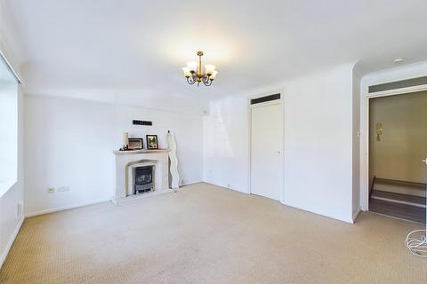 1 bedroom apartment to rent, Abbotsmede Close, Twickenham