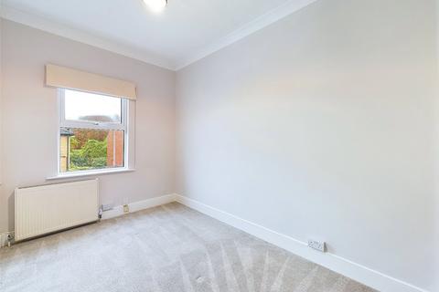 4 bedroom terraced house to rent, Cross Street, Hampton Hill