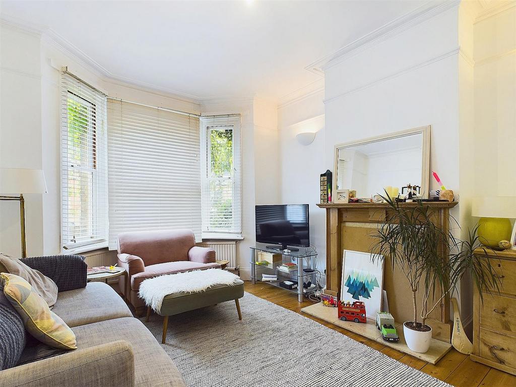 Malvern Road, Hampton Village 4 bed semidetached house to rent £