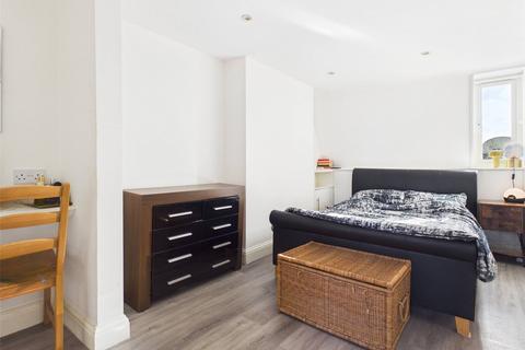 2 bedroom apartment to rent, High Street, Hampton Hill