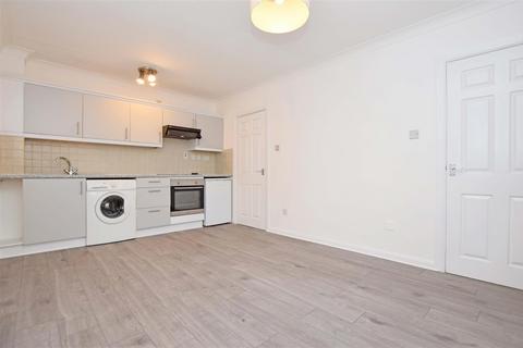 1 bedroom terraced house to rent, Windmill Road, Hampton Hill