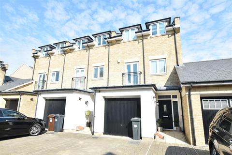 4 bedroom end of terrace house to rent, Marbaix Gardens, Isleworth