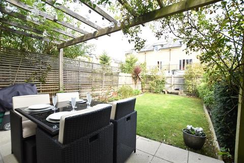 4 bedroom end of terrace house to rent, Marbaix Gardens, Isleworth