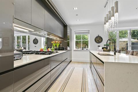 6 bedroom detached house to rent, Egerton Drive, Isleworth