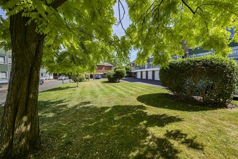 7, Cranebrook Manor Road, Twickenham, TW2 5DJ