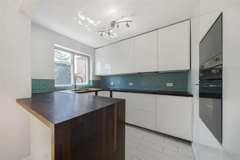 7, Cranebrook Manor Road, Twickenham, TW2 5DJ
